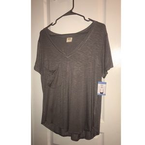 Women’s relaxed tee with pocket